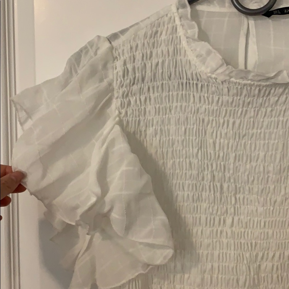 White blouse - Picture 2 of 6